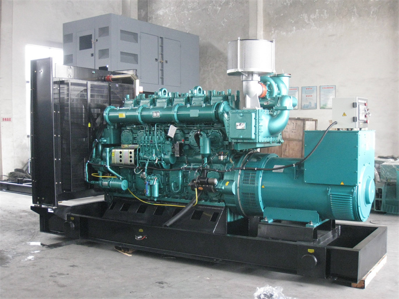 路桥200KW 柴油发电机的油耗是多少?